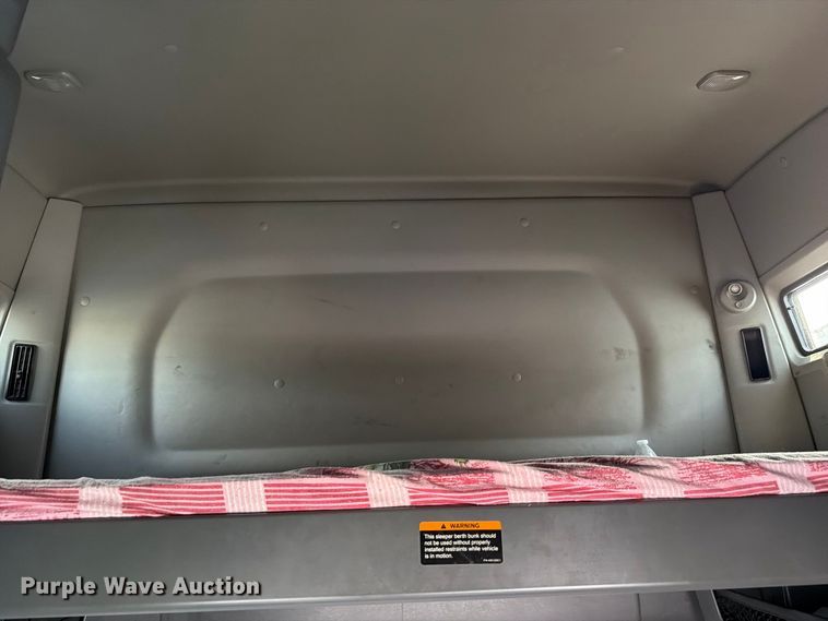 image for item YA4051 2021 International LT625 semi truck