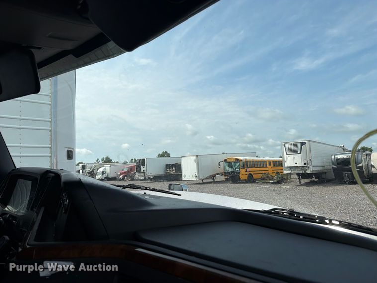 image for item YA4051 2021 International LT625 semi truck