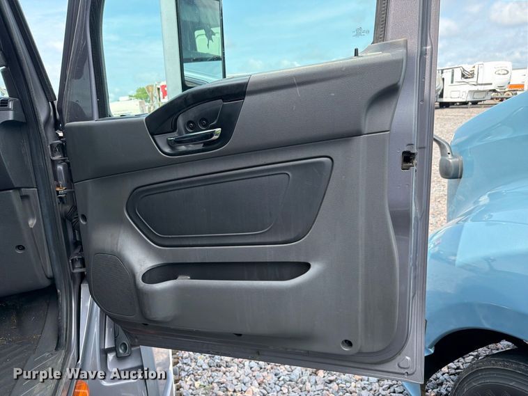 image for item YA4051 2021 International LT625 semi truck