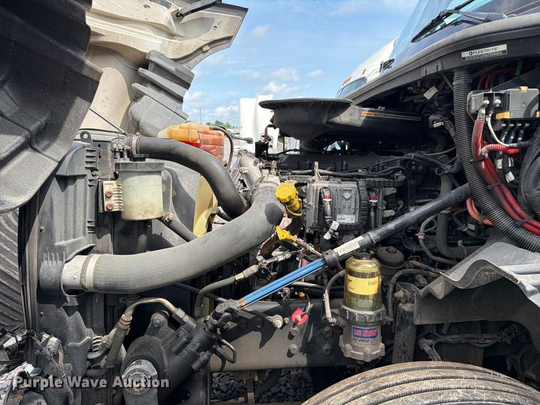 image for item YA4051 2021 International LT625 semi truck