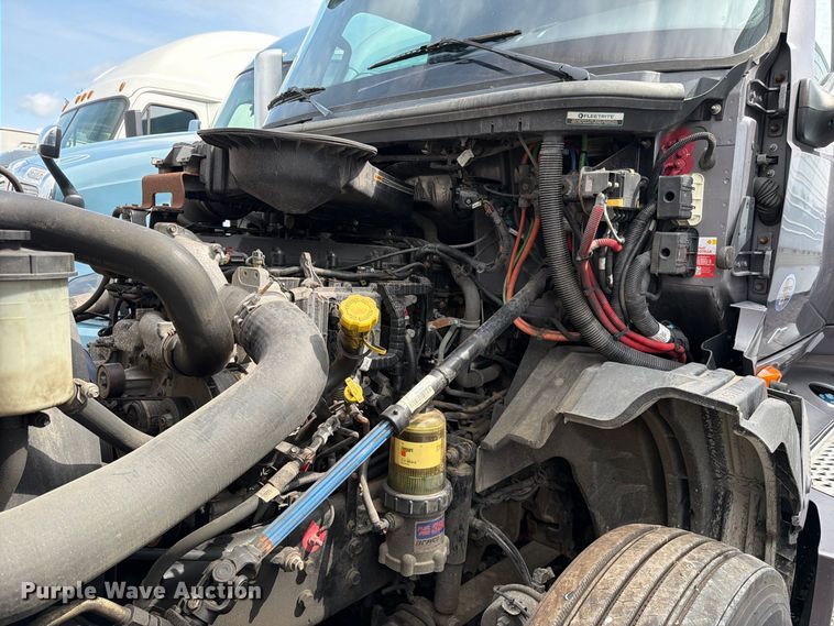 image for item YA4051 2021 International LT625 semi truck
