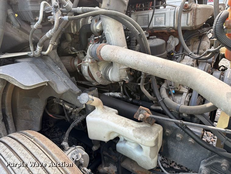 image for item YA4051 2021 International LT625 semi truck