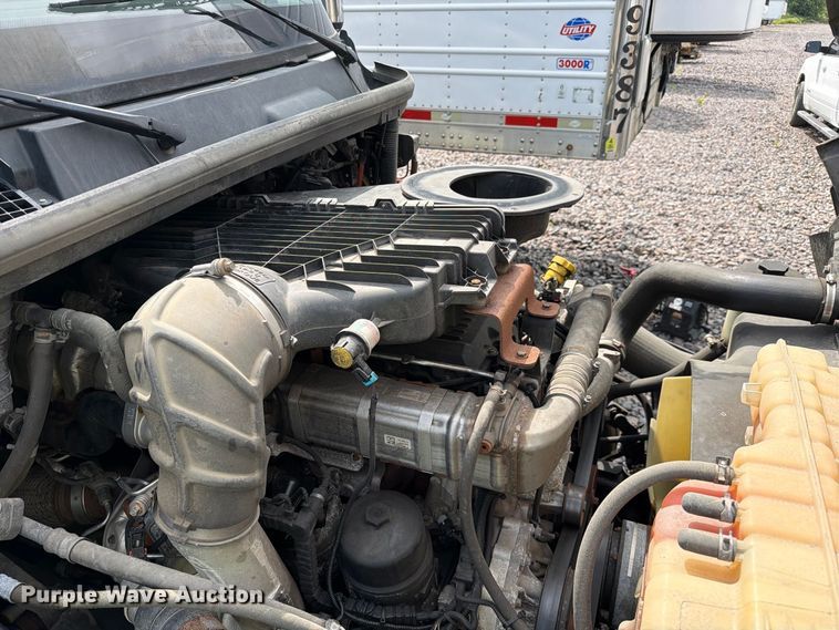 image for item YA4051 2021 International LT625 semi truck