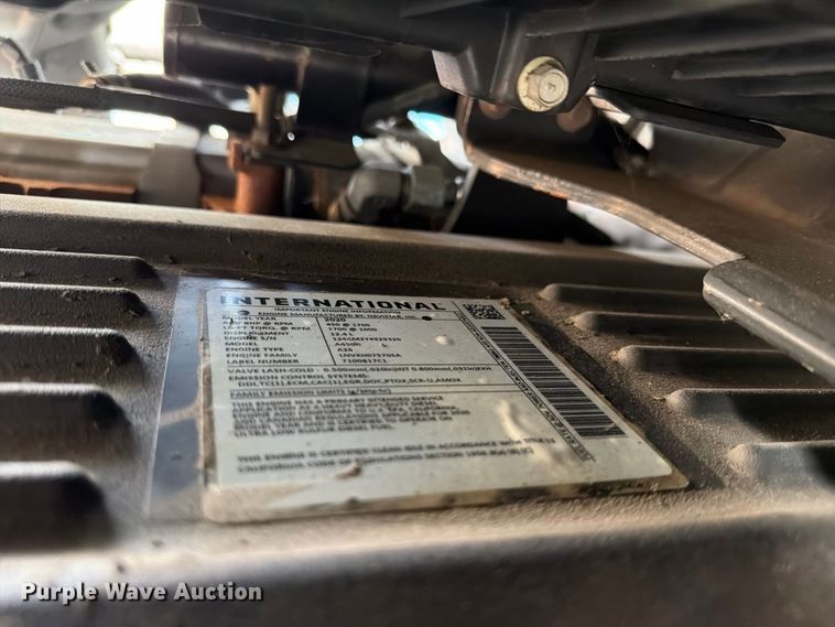 image for item YA4051 2021 International LT625 semi truck