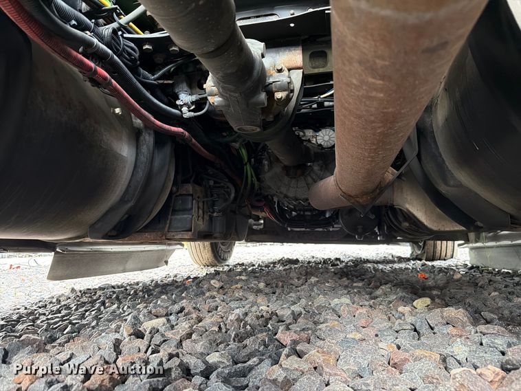 image for item YA4051 2021 International LT625 semi truck