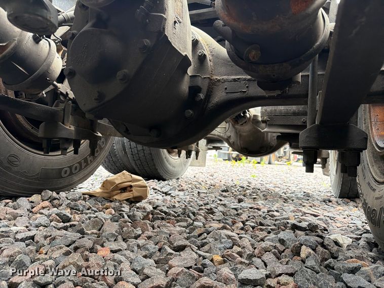 image for item YA4051 2021 International LT625 semi truck