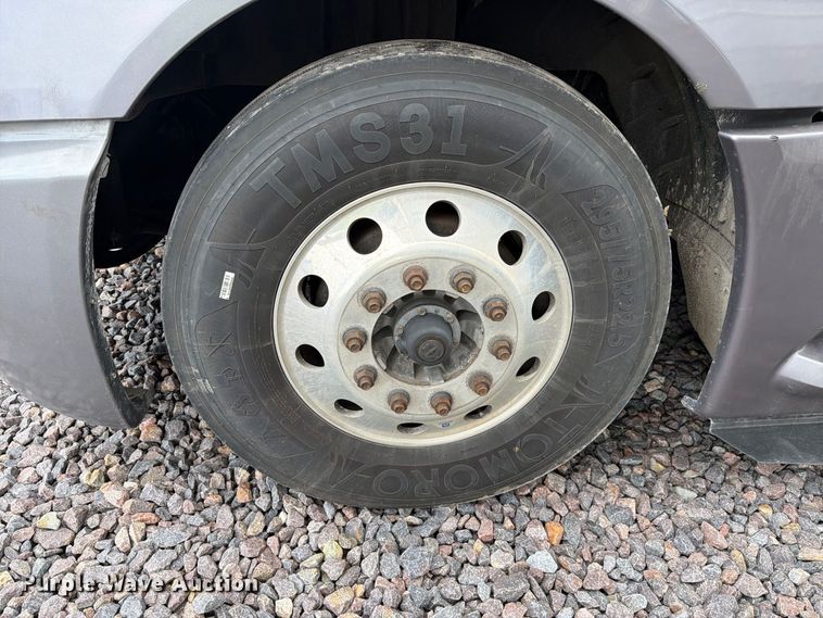image for item YA4051 2021 International LT625 semi truck