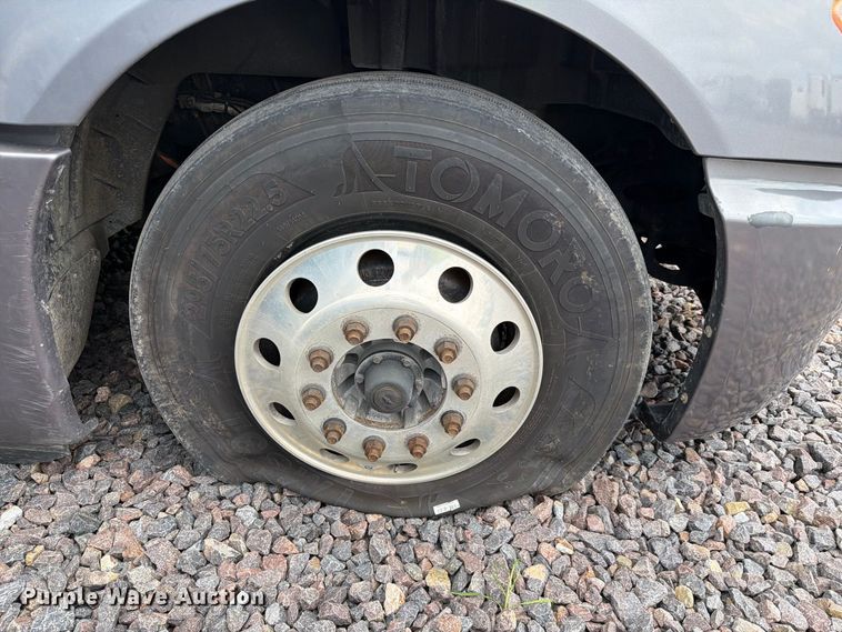 image for item YA4051 2021 International LT625 semi truck