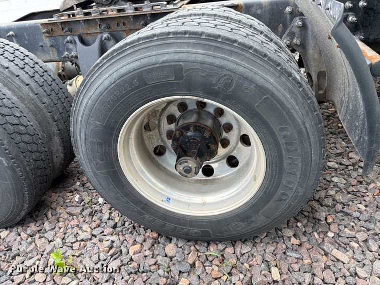 image for item YA4051 2021 International LT625 semi truck