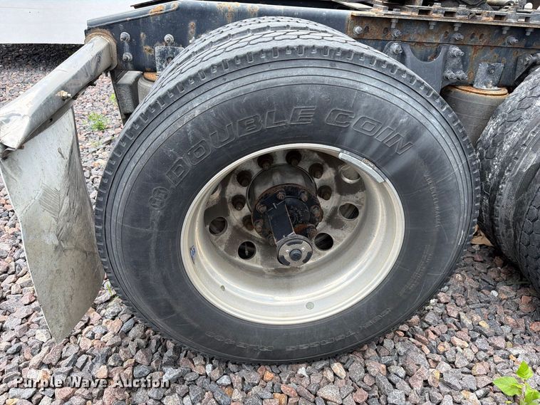 image for item YA4051 2021 International LT625 semi truck
