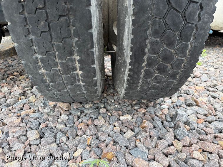 image for item YA4051 2021 International LT625 semi truck