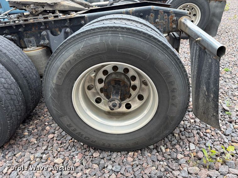 image for item YA4051 2021 International LT625 semi truck