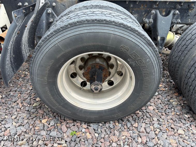 image for item YA4051 2021 International LT625 semi truck