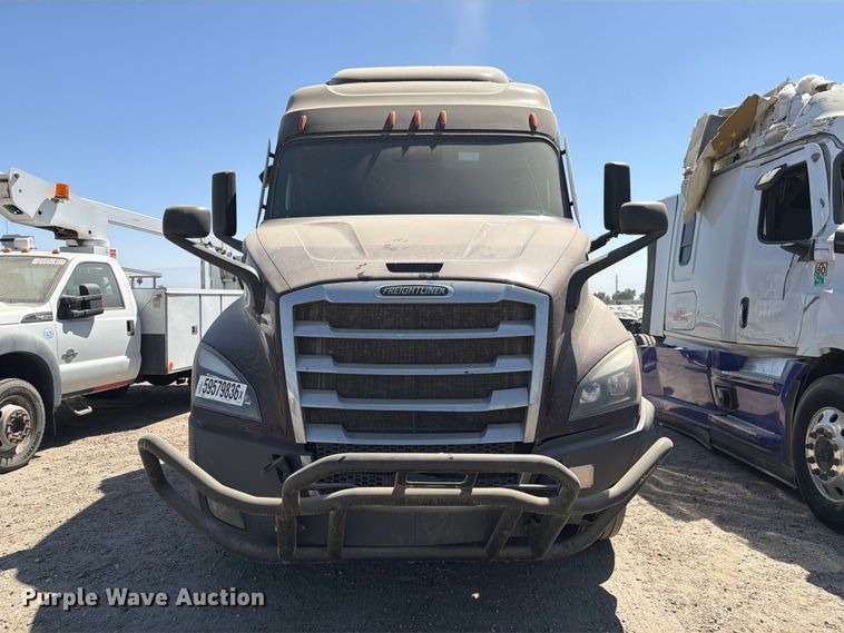 image for item YA4065 2022 Freightliner Cascadia 116 semi truck