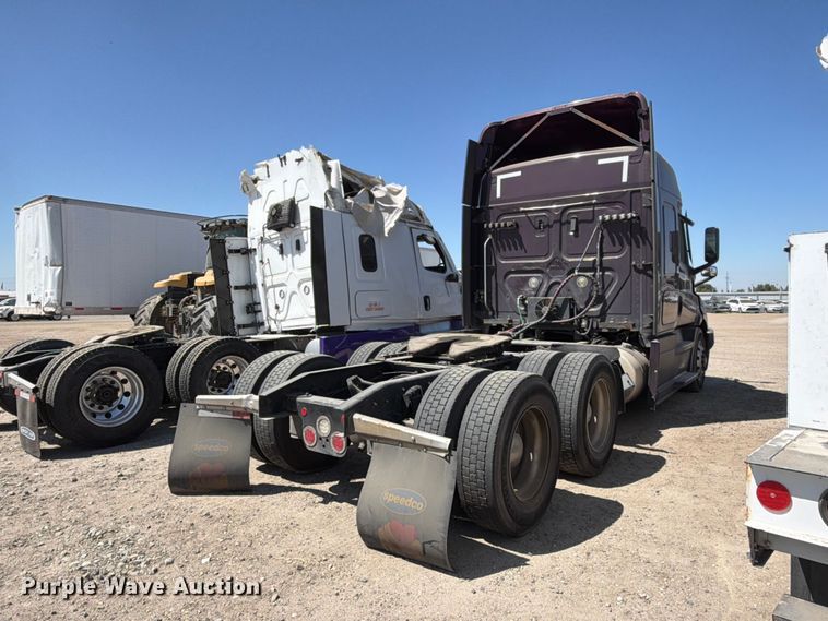 image for item YA4065 2022 Freightliner Cascadia 116 semi truck