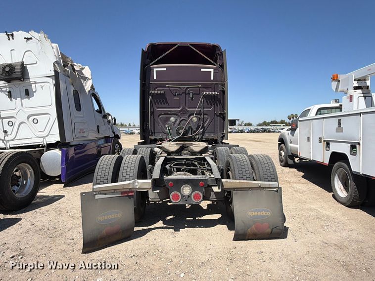 image for item YA4065 2022 Freightliner Cascadia 116 semi truck