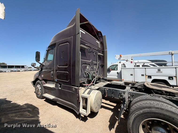image for item YA4065 2022 Freightliner Cascadia 116 semi truck