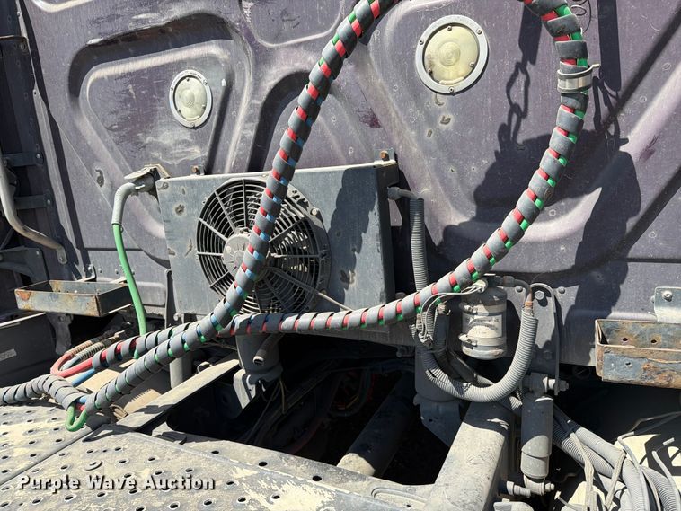 image for item YA4065 2022 Freightliner Cascadia 116 semi truck