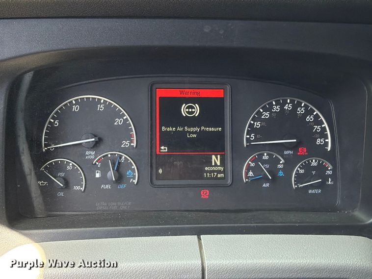 image for item YA4065 2022 Freightliner Cascadia 116 semi truck