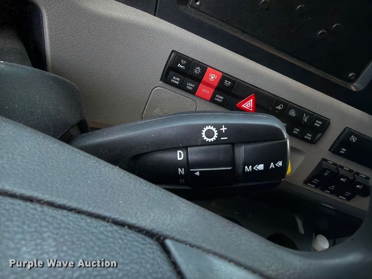 image for item YA4065 2022 Freightliner Cascadia 116 semi truck