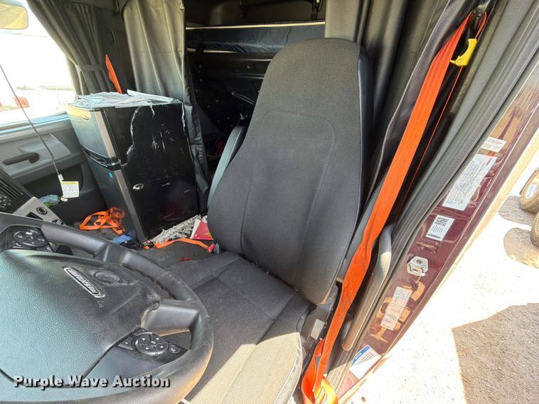 image for item YA4065 2022 Freightliner Cascadia 116 semi truck