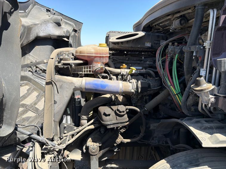 image for item YA4065 2022 Freightliner Cascadia 116 semi truck