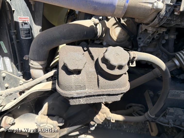 image for item YA4065 2022 Freightliner Cascadia 116 semi truck