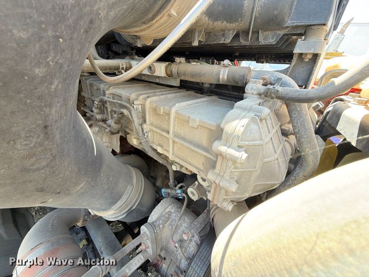 image for item YA4065 2022 Freightliner Cascadia 116 semi truck