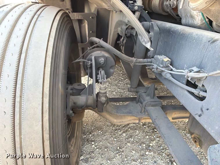 image for item YA4065 2022 Freightliner Cascadia 116 semi truck