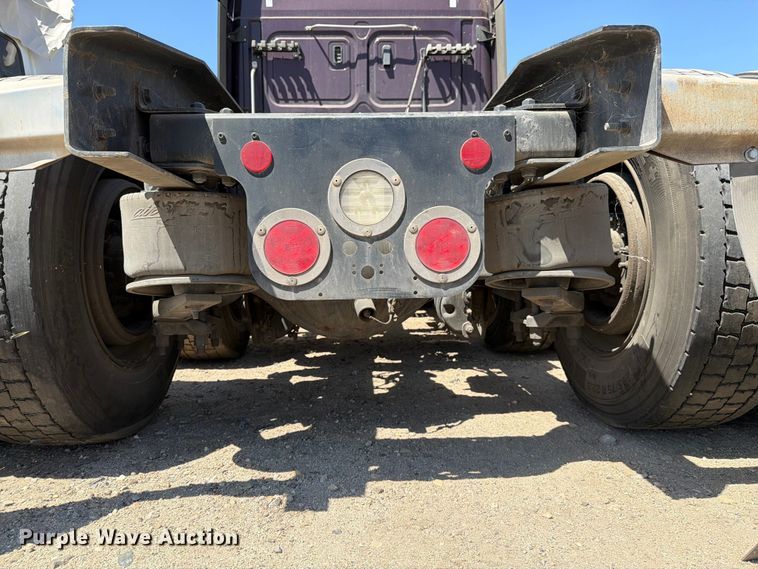 image for item YA4065 2022 Freightliner Cascadia 116 semi truck