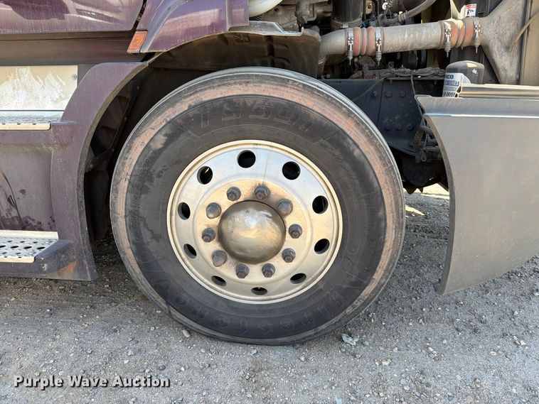 image for item YA4065 2022 Freightliner Cascadia 116 semi truck