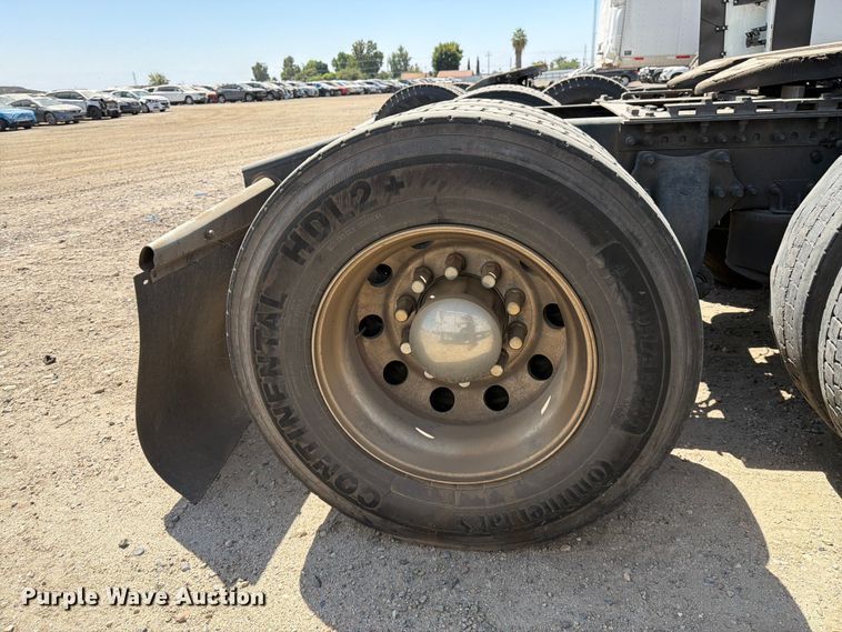 image for item YA4065 2022 Freightliner Cascadia 116 semi truck