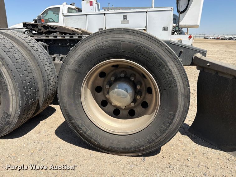 image for item YA4065 2022 Freightliner Cascadia 116 semi truck