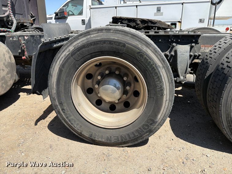 image for item YA4065 2022 Freightliner Cascadia 116 semi truck