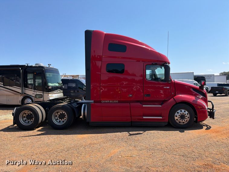 image for item YA4137 2022 Volvo VNL semi truck