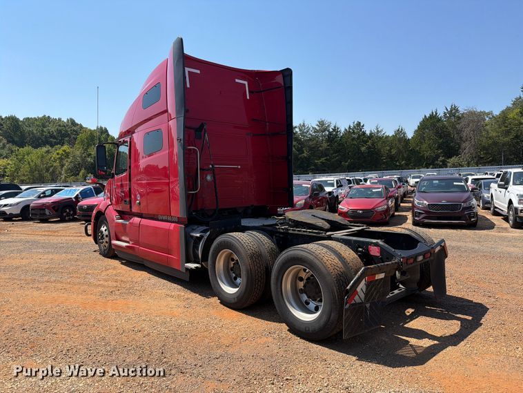 image for item YA4137 2022 Volvo VNL semi truck