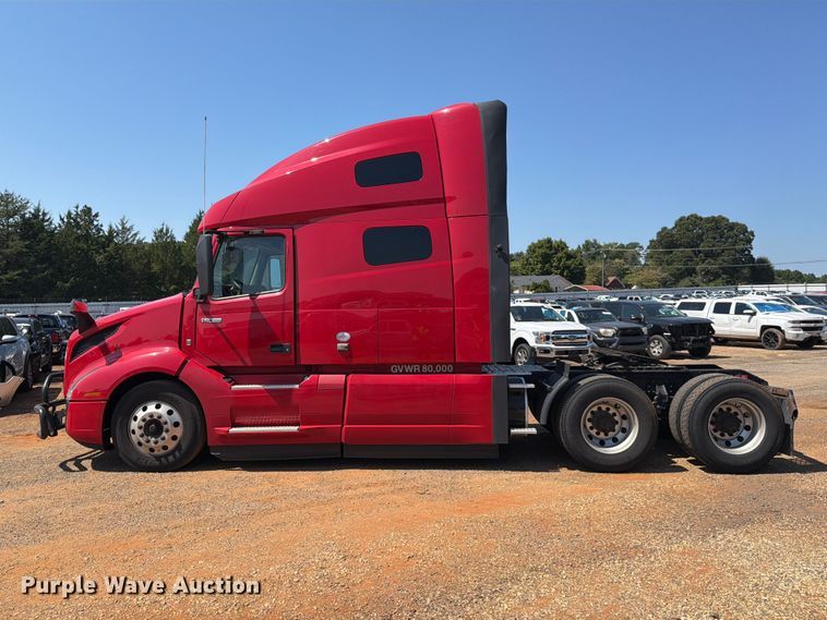 image for item YA4137 2022 Volvo VNL semi truck