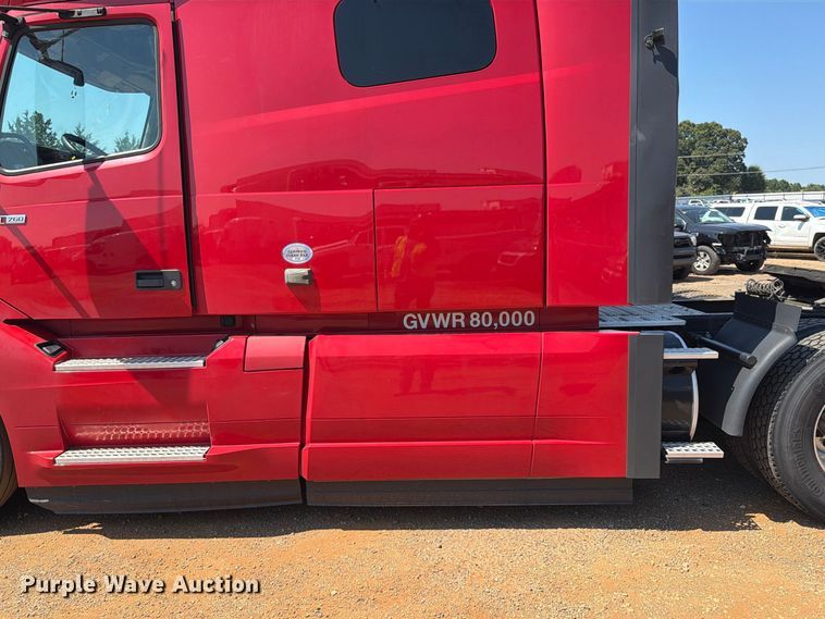 image for item YA4137 2022 Volvo VNL semi truck