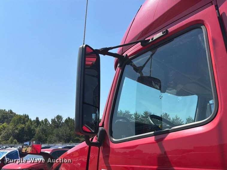 image for item YA4137 2022 Volvo VNL semi truck