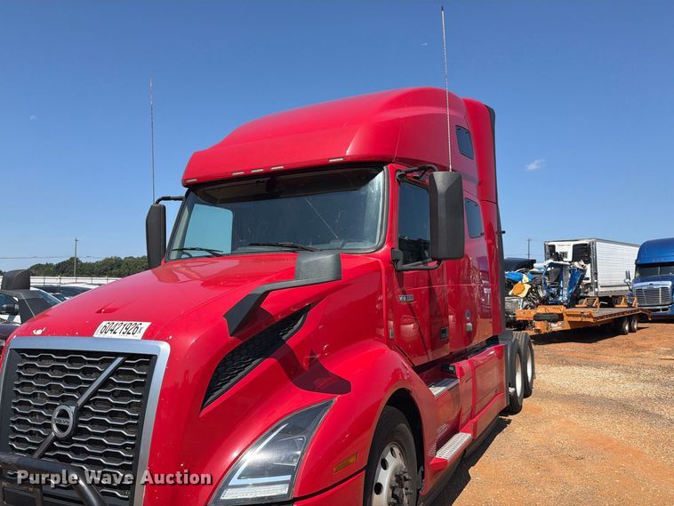 image for item YA4137 2022 Volvo VNL semi truck