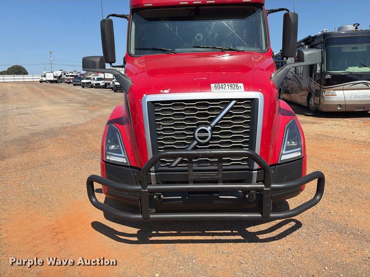 image for item YA4137 2022 Volvo VNL semi truck
