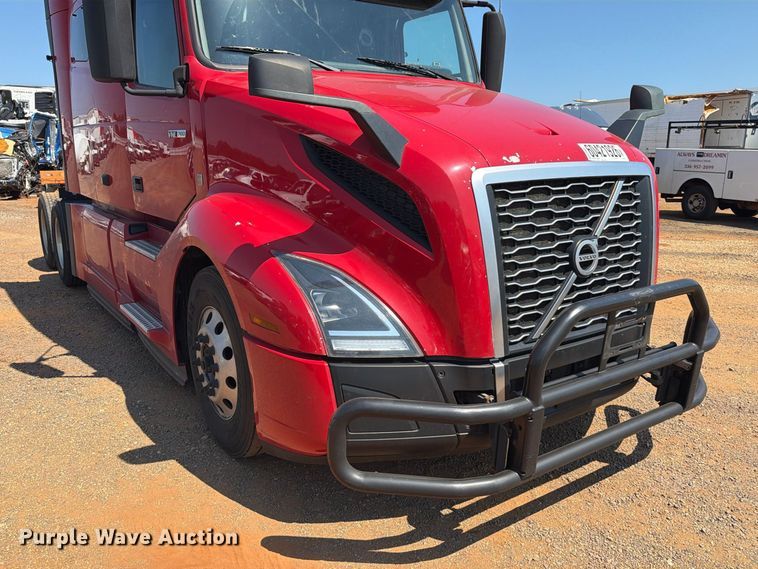image for item YA4137 2022 Volvo VNL semi truck