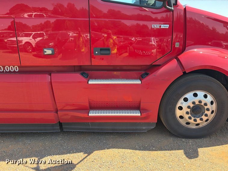image for item YA4137 2022 Volvo VNL semi truck