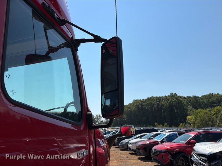 image for item YA4137 2022 Volvo VNL semi truck