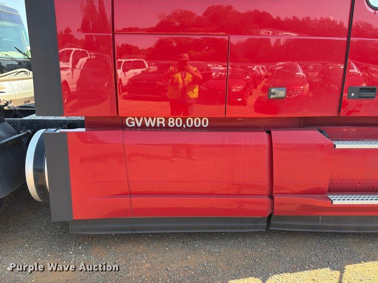 image for item YA4137 2022 Volvo VNL semi truck