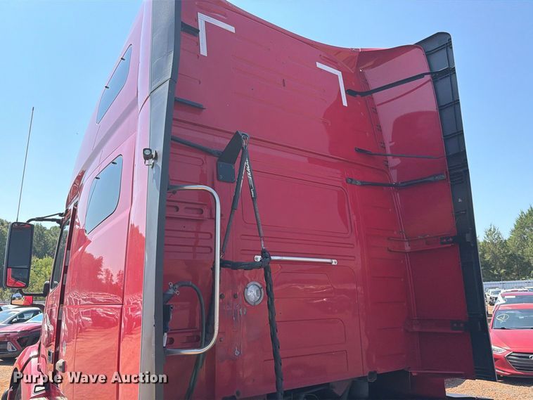 image for item YA4137 2022 Volvo VNL semi truck