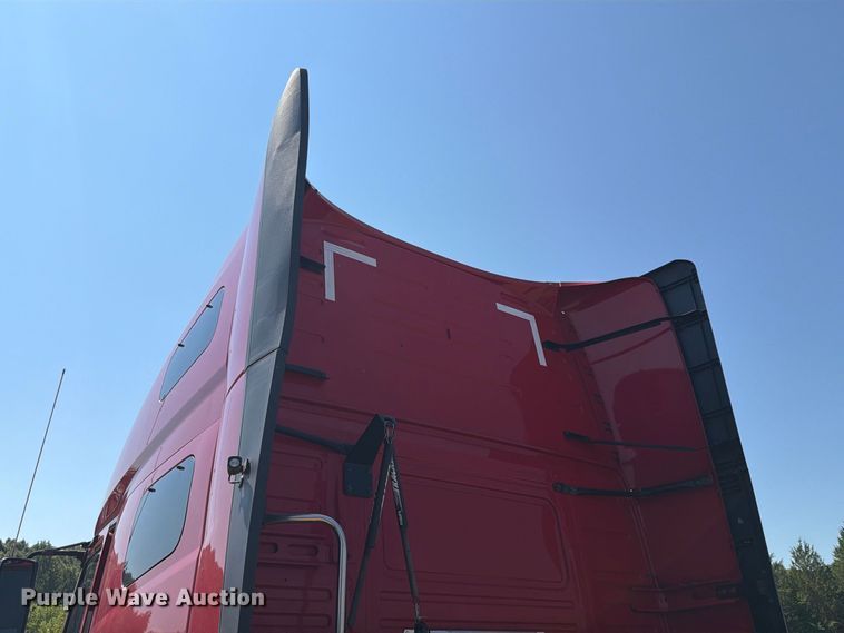 image for item YA4137 2022 Volvo VNL semi truck