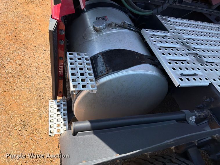 image for item YA4137 2022 Volvo VNL semi truck