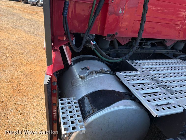 image for item YA4137 2022 Volvo VNL semi truck