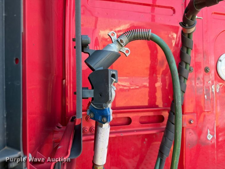 image for item YA4137 2022 Volvo VNL semi truck